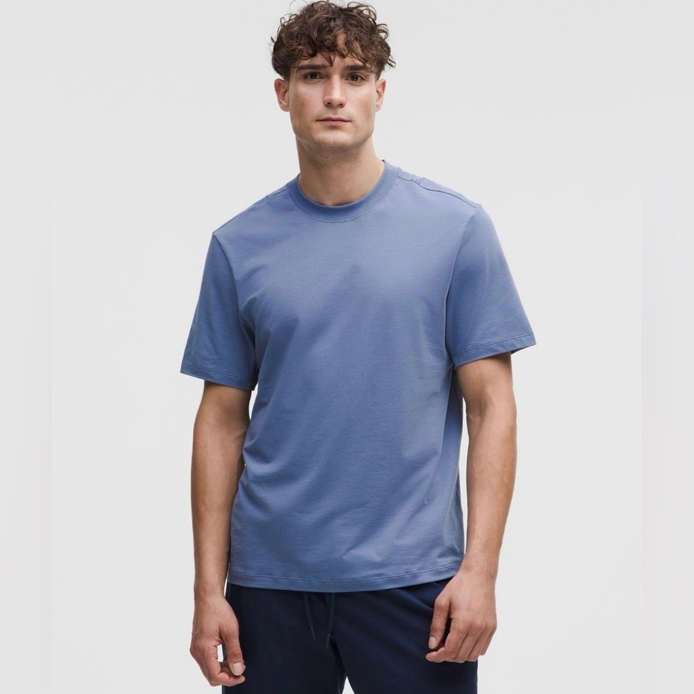 Lululemon Men’s Zeroed In Short Sleeve Cotton Jersey Shirt in Blue, Small